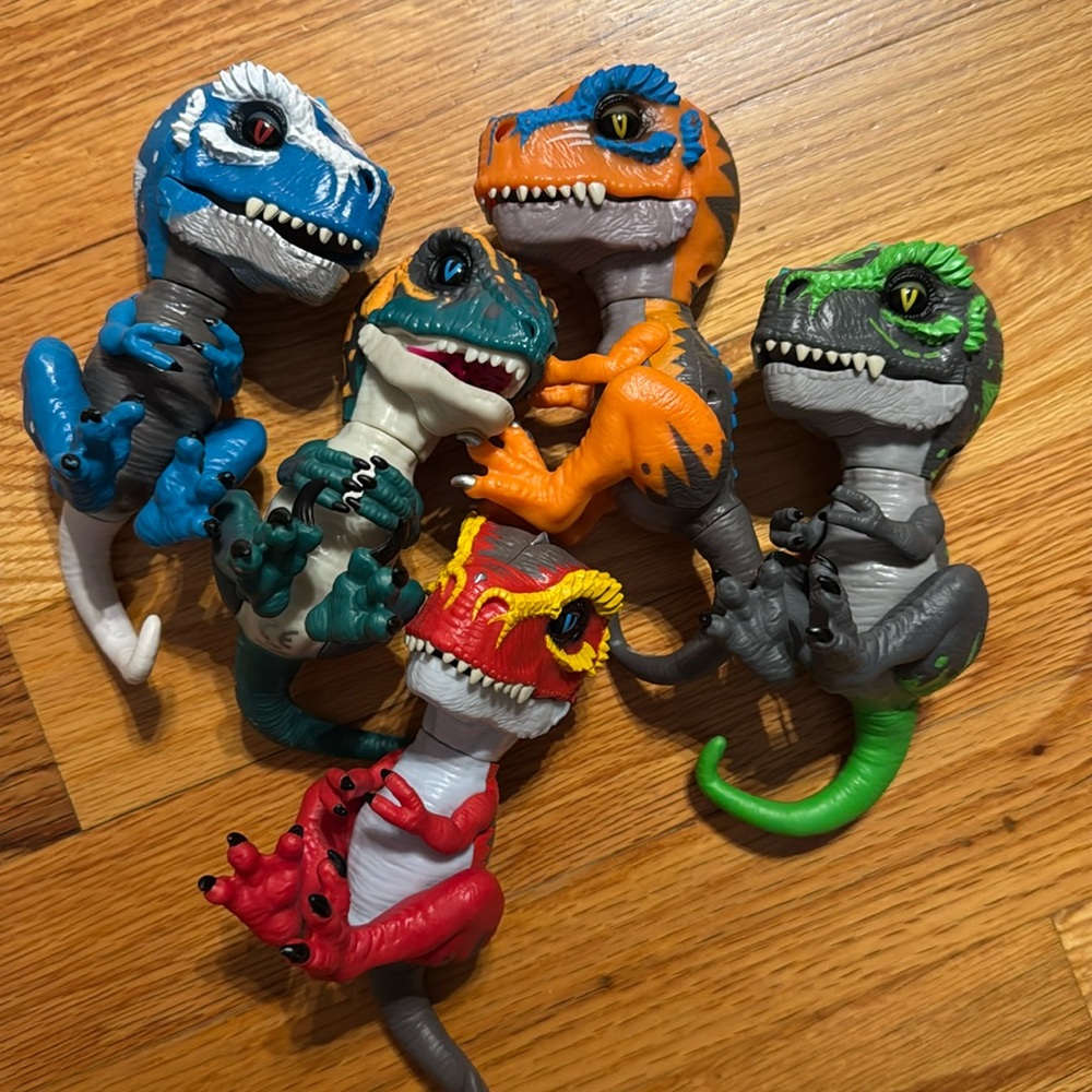 Mixed LOT Fingerlings Raptor Dinosaur Toy Action Figures Loose Used
